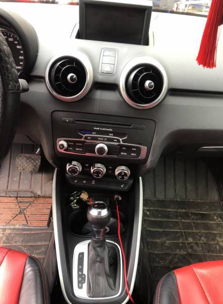 Chinh chu ban Audi A1 do noi that do, hai cua, 4 cho, xe dang ky lan dau 2013