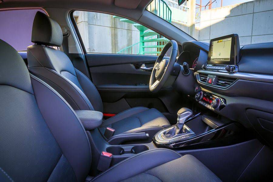 Ban Kia Cerato 1.6 deluxe 2019 moi Ha Noi.Chi 240tr co the nhan xe.