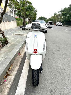 Vespa Sprint S125 trắng ngọc trinh 12/2022