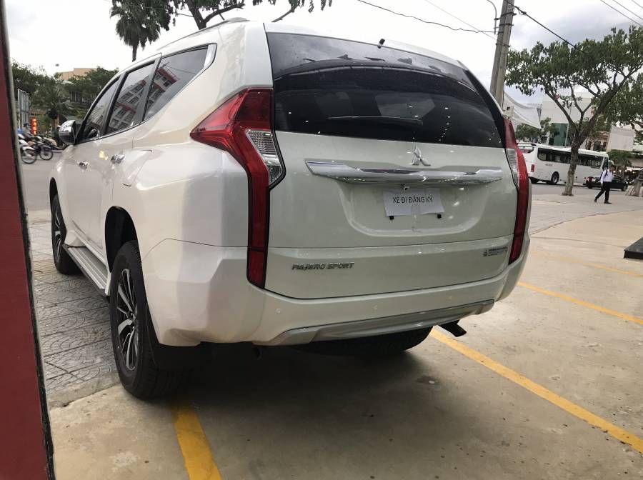 Pajero co san giao ngay, khuyen mai KHUNG