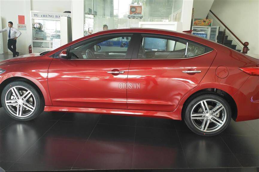 HYUNDAI ELANTRA SPORT MOI 2019, MAU DO, BAO THU TUC, KHUYEN MAI LON THANG 5