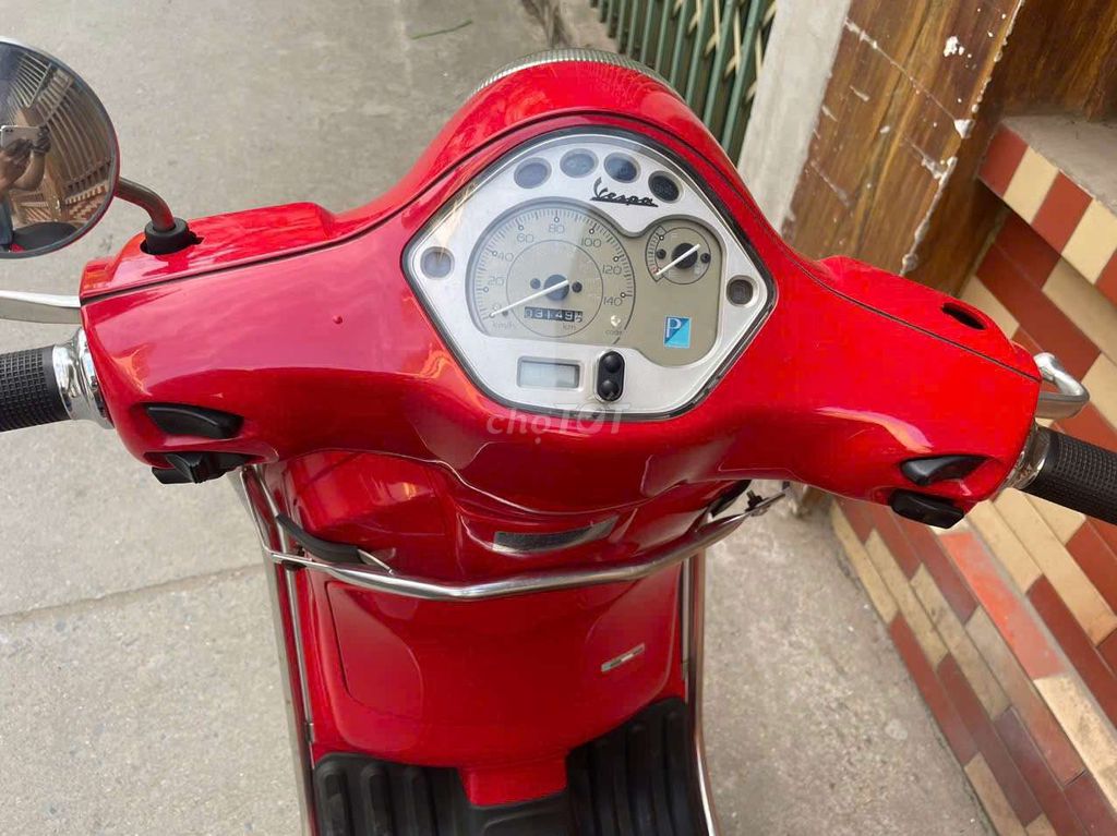 Nhà thừa xe e cần bán  xe vespa LX 3vie máy zin