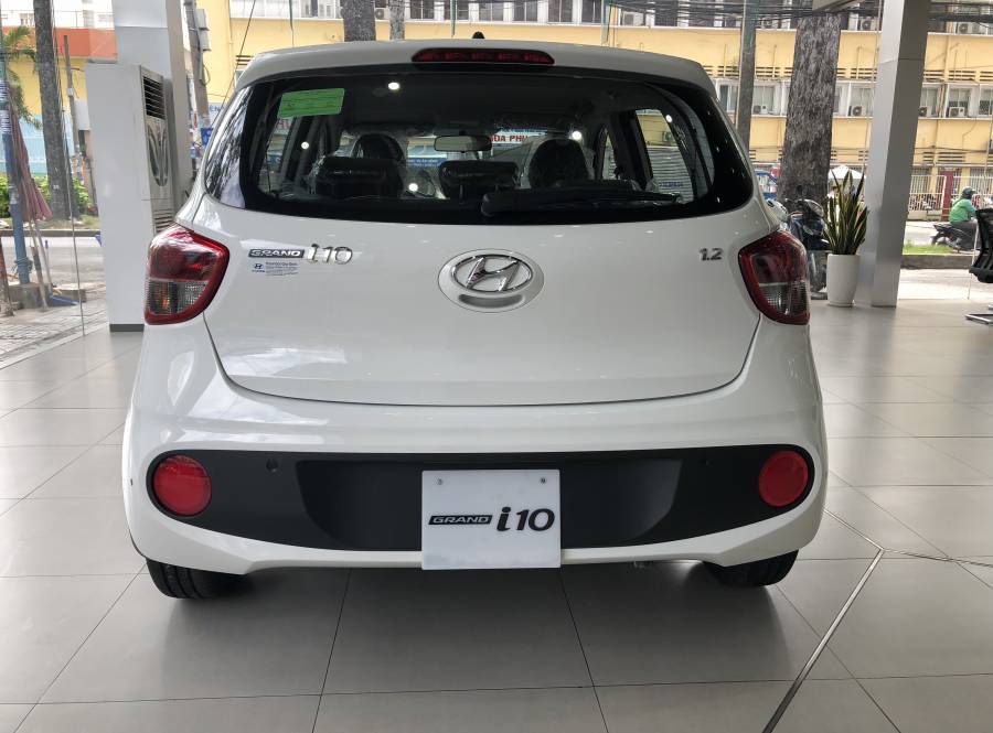Hyundai I10 Gia soc - Giam ngay tien mat - Giao xe ngay - Phu kien hap dan
