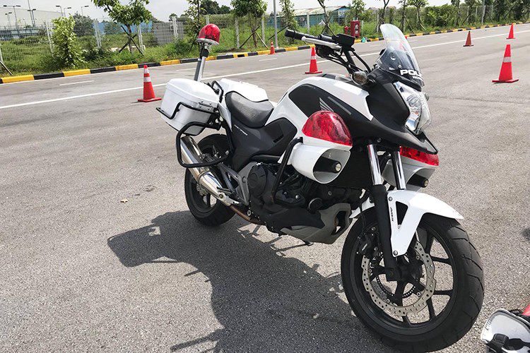 Moto canh sat Honda NC750 gia 550 trieu tai Viet Nam-Hinh-12