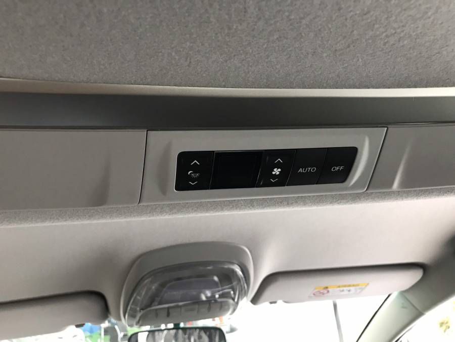 Toyota Innova VENRTURER 2019 - Xe san giao ngay- LH: 0967571986