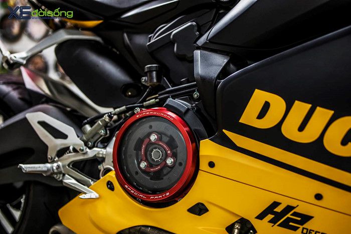 H2 Decal lên dàn tem vàng-đen mờ nổi bật cho Ducati 959 Panigale ảnh 2