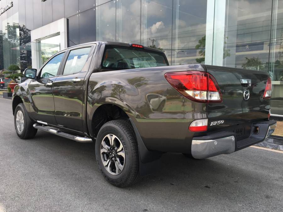 Ban Mazda BT-50 Face Lift 2019 moi Binh Duong