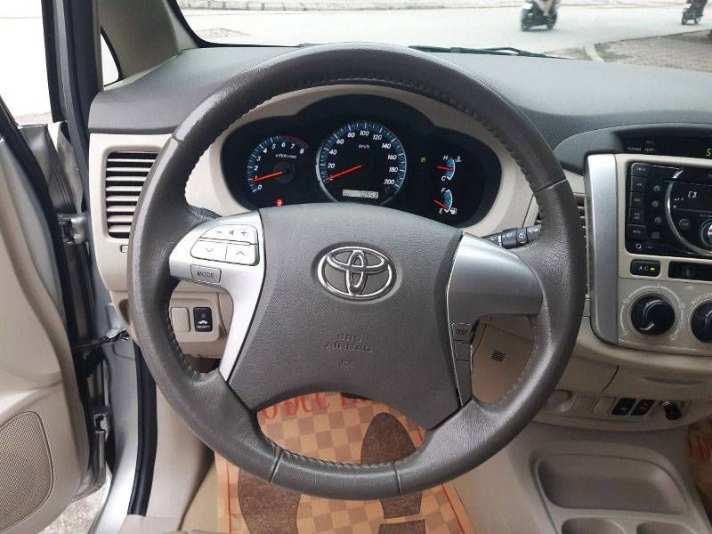 Ban Toyota Innova 2.0G 2013