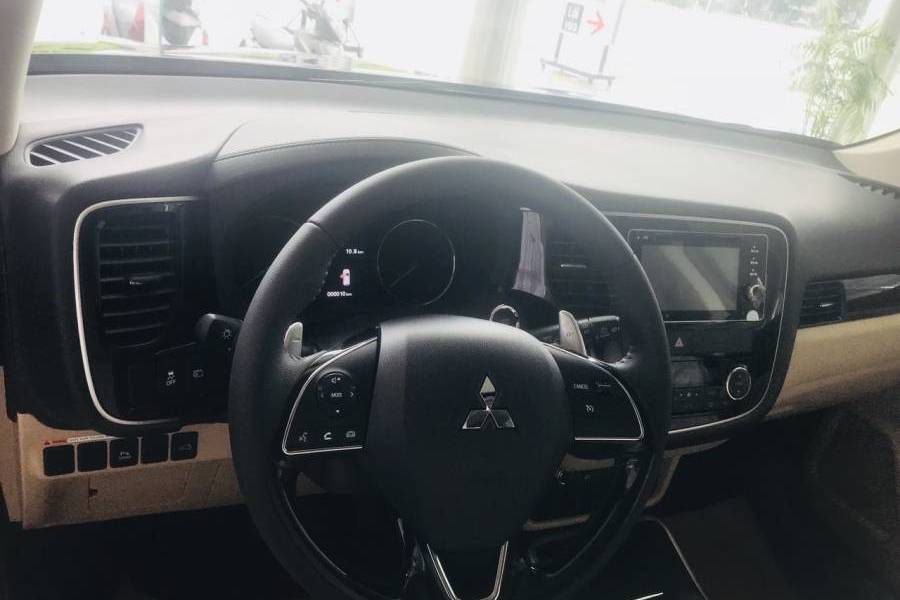 Giao xe ngay duy nhat tai Da Nang voi Mitsubishi Outlander chi voi 807 trieu, Hotline : 0974 064 605