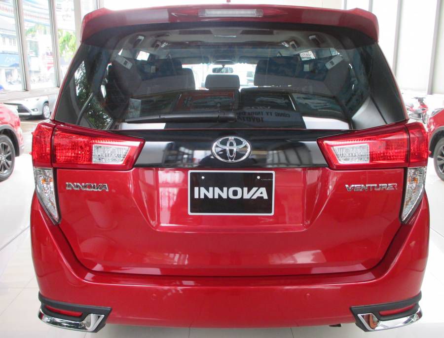 Ban Toyota Innova 2.0G VENTURER 2019 moi Ho Chi Minh Chi can 230tr nhan xe ngay. Co du mau xe giao ngay toan quoc.