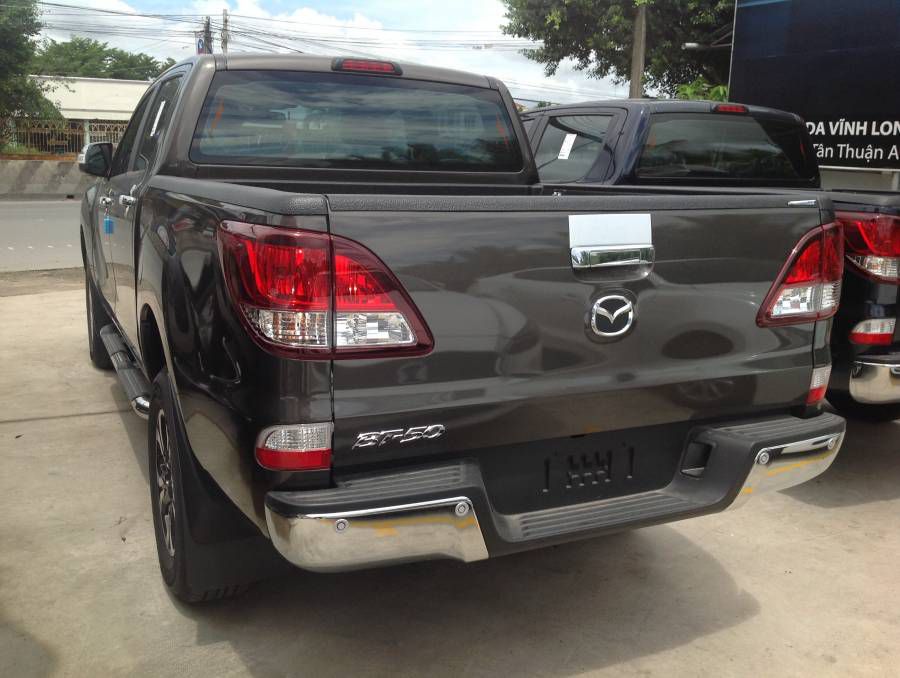 Ban Mazda BT-50 Face Lift 2019 moi Binh Duong