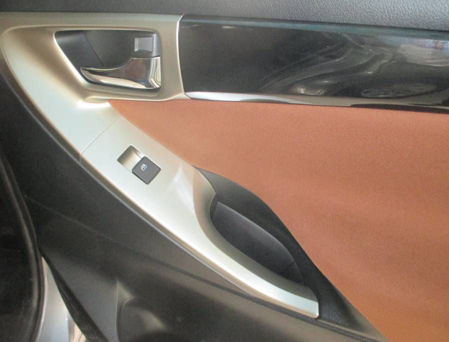 Ban Toyota Innova 2.0G moi Ho Chi Minh Chi can 240tr nhan xe ngay. Co du mau xe giao ngay toan quoc.