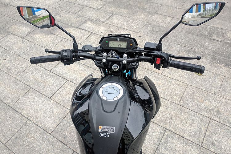 Can canh xe moto Yamaha FZ25 gia chi 80 trieu o Sai Gon-Hinh-4