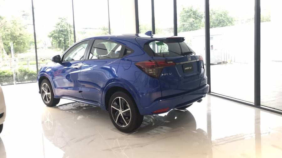 HONDA HRV NHAP THAI MAU TRANG 100% GOP 250TR GIAO XE NGAY KHUYEN MAI KHUNG