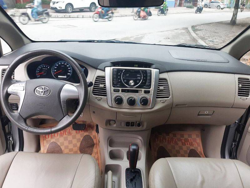 Ban Toyota Innova 2.0G 2013