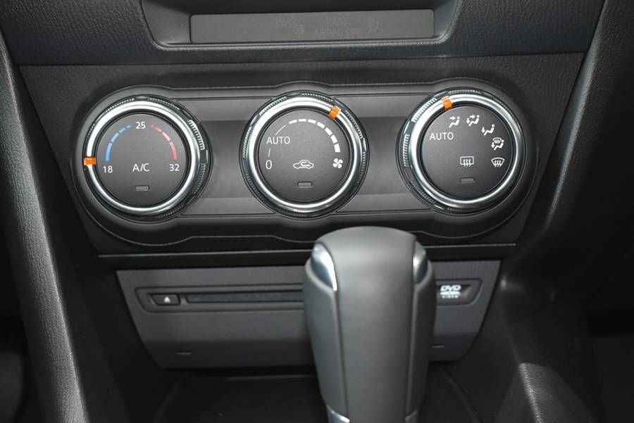 Ban Mazda 3 Face Lift 2019 moi Binh Duong