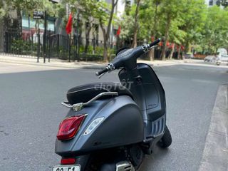 Vespa Sprint 2017 tặng cặp dầu ắc quy mới