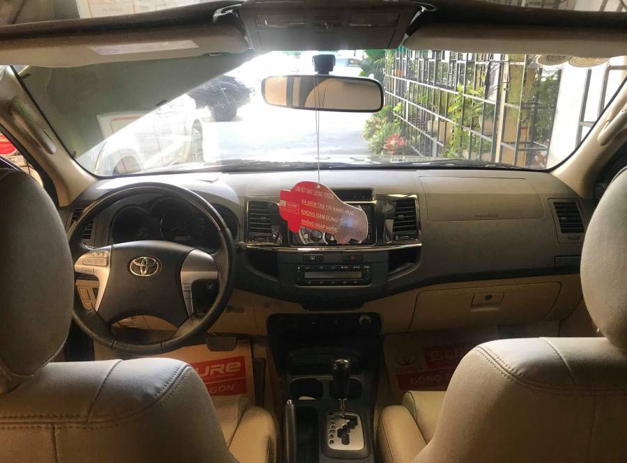 Toyota Fortuner V 2016 mau den huyen thoai.