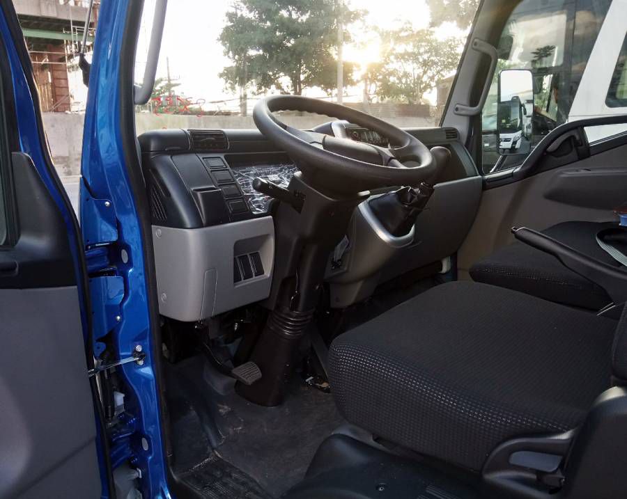 Xe tai MITSUBISHI 1.9 tan - 2019 | Thung Kin | Ho tro tra gop