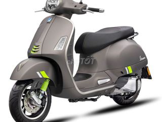 VESPA GTS 300 SUPER TECH ABS CÙNG BỘ QUÀ HẤP DẪN