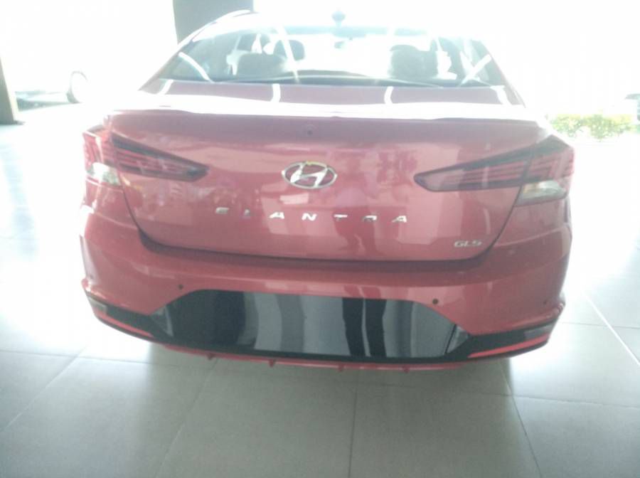 So huu ngay HuynDai elantra facelif 2019 voi chi 200 trieu dong