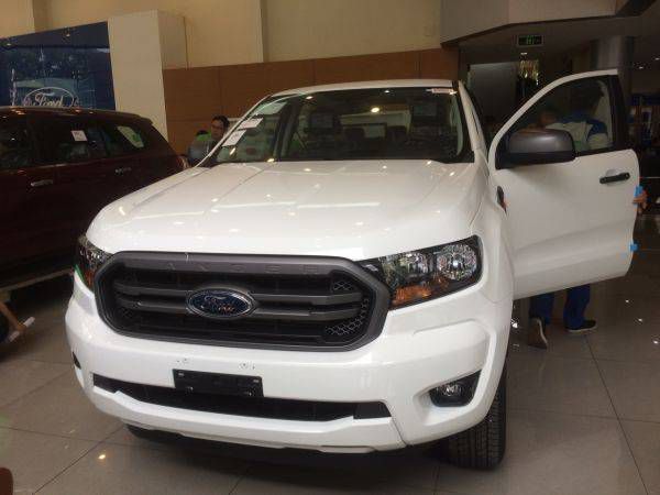 Ford Ranger XLS AT 2019 Sieu hot Du mau giao ngay Gia Khuyen mai lon . Lh 0827707007
