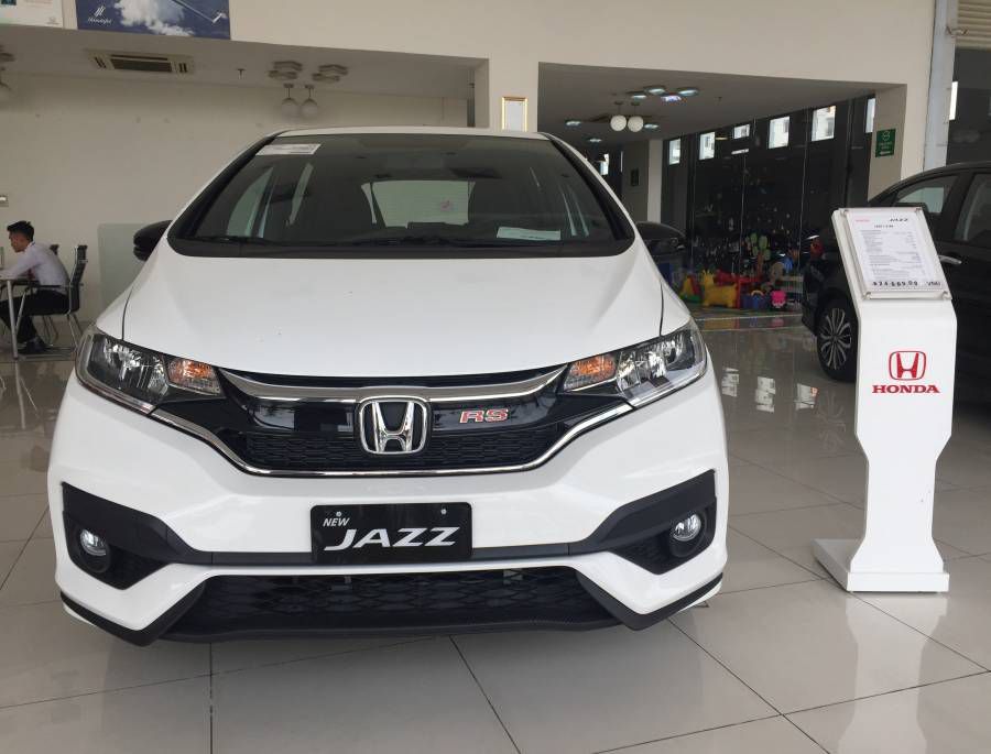 HONDA JAZZ 2019 NHAP KHAU GIAM GIA SOC LEN DEN 100TR TIEN MAT LH: 0968738833