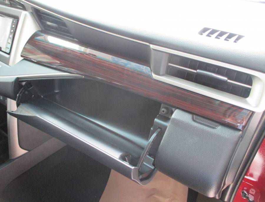 Ban Toyota Innova 2.0G VENTURER 2019 moi Ho Chi Minh Chi can 230tr nhan xe ngay. Co du mau xe giao ngay toan quoc.