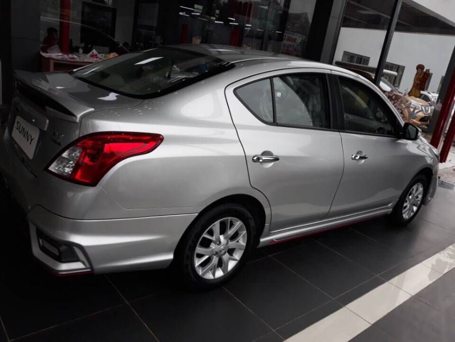 NISSAN SUNNY 2019 KHUYEN MAI KHUNG