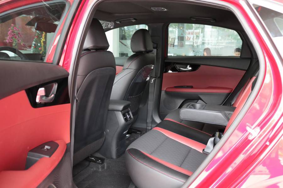 Kia Cerato Premium 2019 nhieu uu dai, du mau, xe co san va giao ngay, ho tro tra gop, lien he Mr. Hung 0908199026