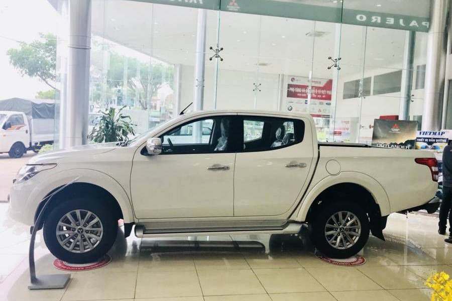Giao xe ngay duy nhat tai Da Nang chi voi 555.5 trieu Mitsubishi triton, LH : 0974 064 605