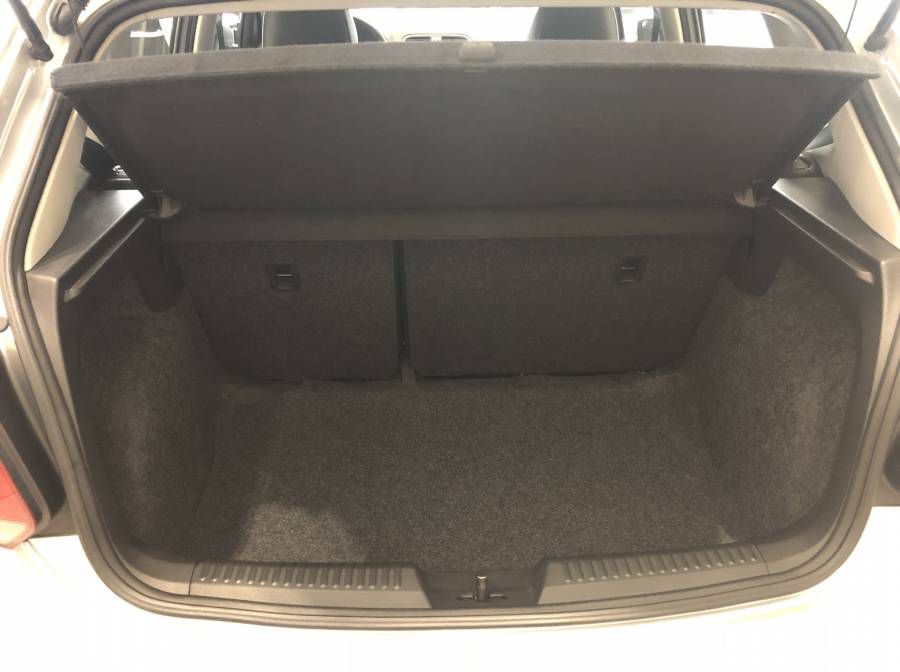 Ban Volkswagen Polo Hatchback 1.6 AT - 6 Cap So - Xe Nhap Khau Chinh Hang