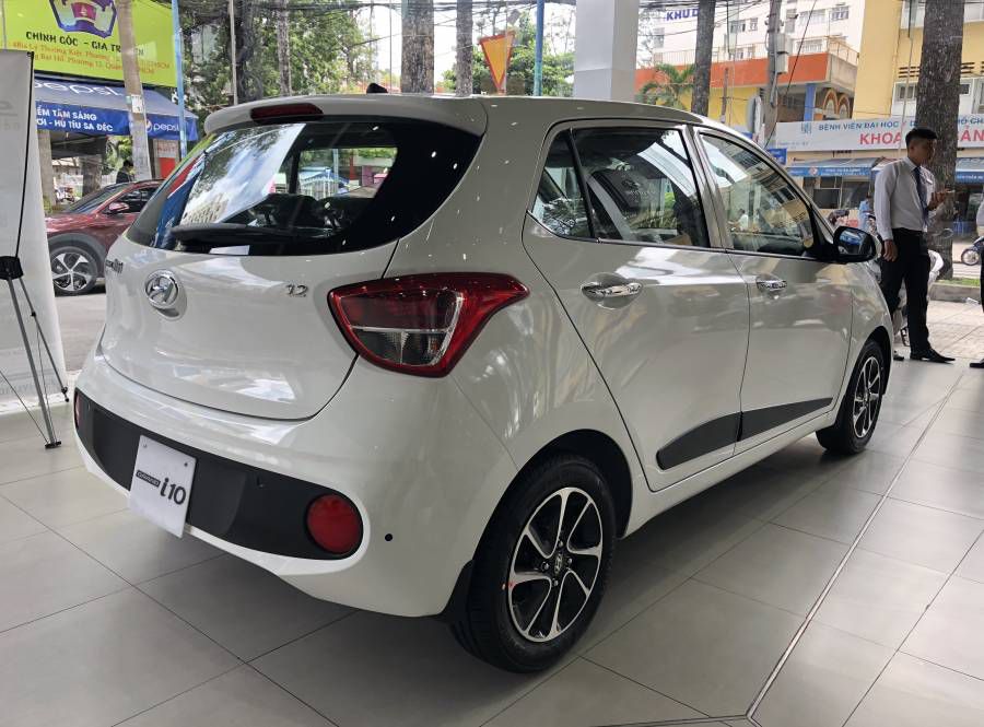 Hyundai I10 Gia soc - Giam ngay tien mat - Giao xe ngay - Phu kien hap dan