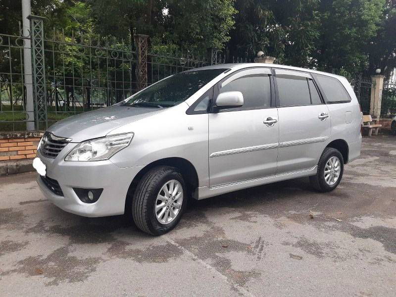 Ban Toyota Innova 2.0G 2013