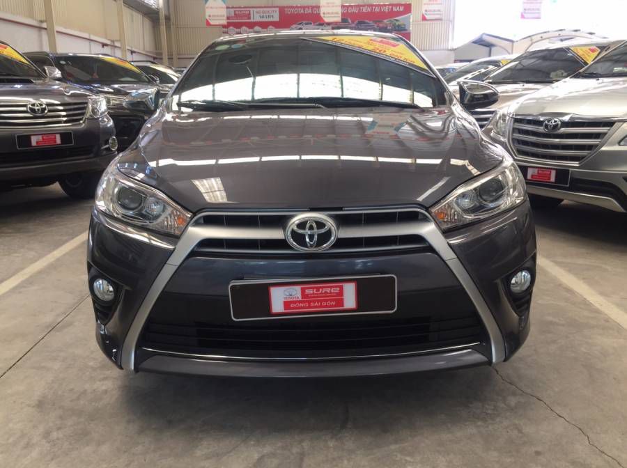 Ban Toyota Yaris 1.3G AT 2015 con qua moi