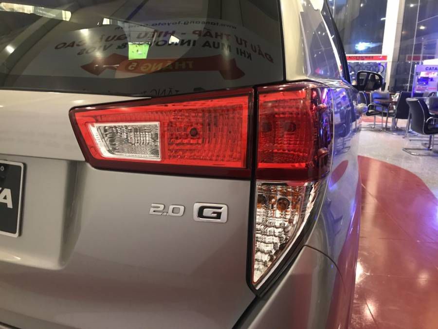 Ban xe Toyota Innova 2019 so tu dong, xe moi 100%, gia dac biet, tang bao hiem than vo, giao xe ngay
