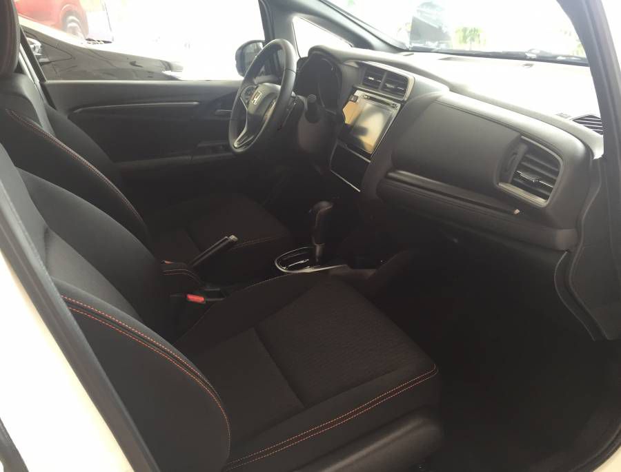 HONDA JAZZ 2019 NHAP KHAU GIAM GIA SOC LEN DEN 100TR TIEN MAT LH: 0968738833