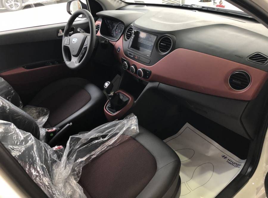 Hyundai I10 Gia soc - Giam ngay tien mat - Giao xe ngay - Phu kien hap dan