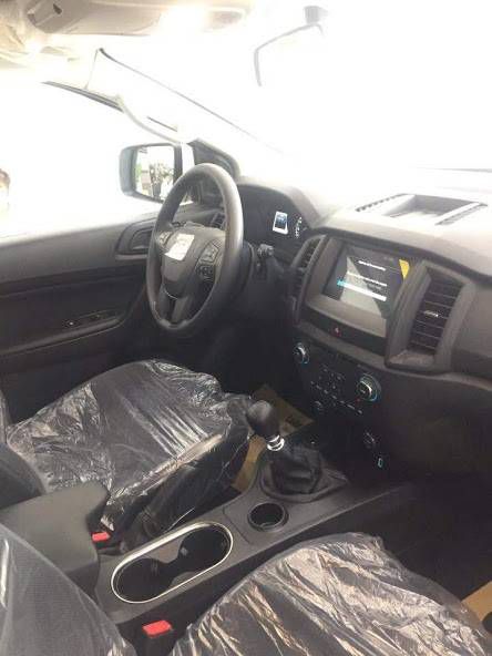 Bao gia Ford Everest Ambiente MT 1 cau so san 2019 moi LH:0941921742