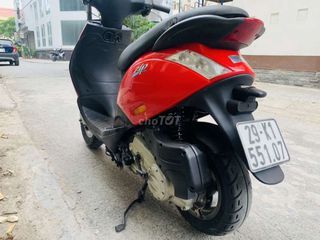 Xe Piaggio Zip màu đỏ biển hà nội