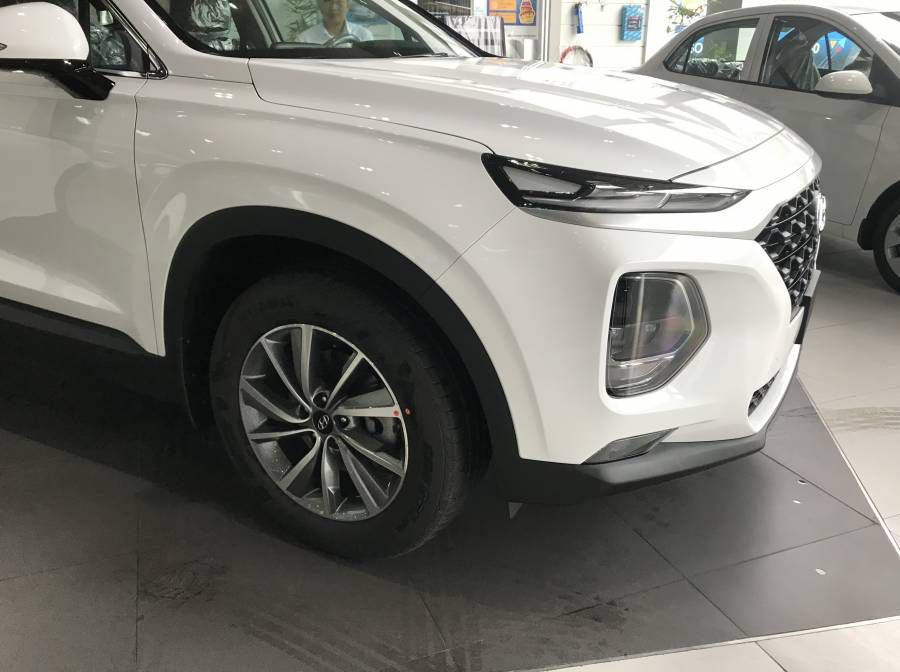 Hyundai Santafe 2019 Da Nang, Co san giao ngay, Qua Tang hap dan, Ho tro Grab - Vay 80% gia tri xe. Lien he: 0905.59.89.59