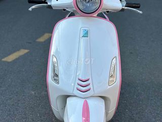 Vespa primavera trắng hồng 2016 có góp nợ xấu