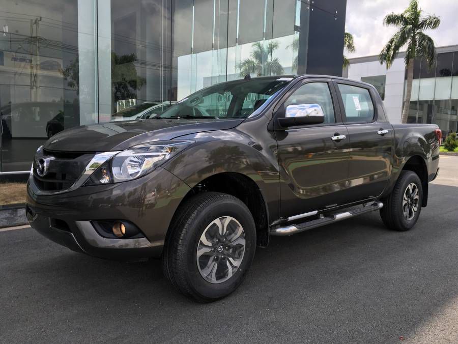 Ban Mazda BT-50 Face Lift 2019 moi Binh Duong