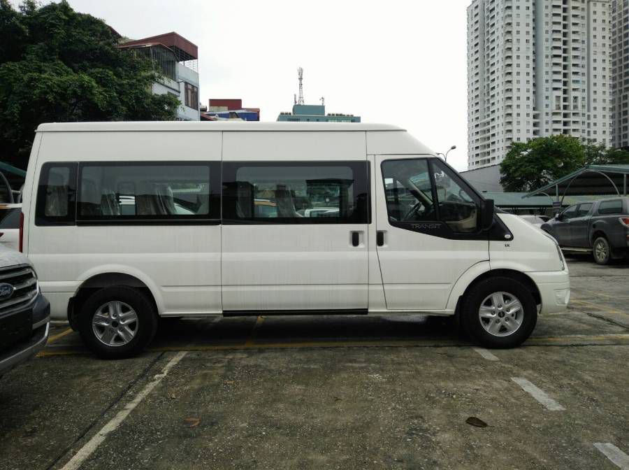 Ban Ford Transit MID,SVP,LUX 2019 Co San Gia Khuyen Mai