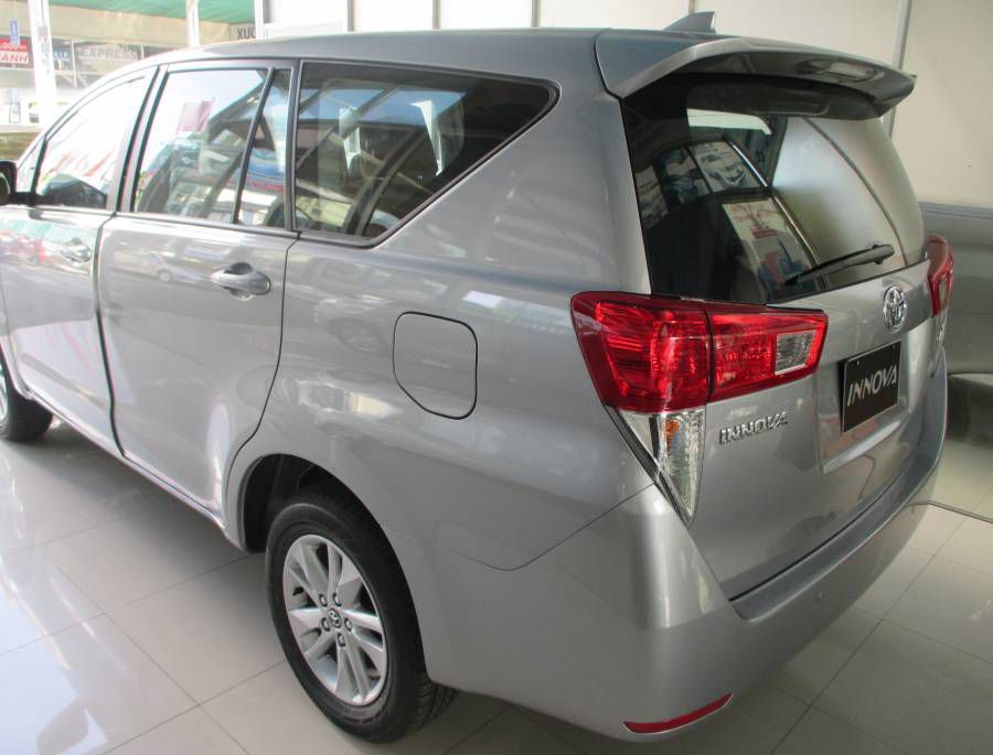 Ban Toyota Innova 2.0G moi Ho Chi Minh Chi can 240tr nhan xe ngay. Co du mau xe giao ngay toan quoc.