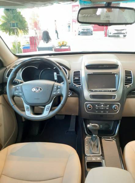 Kia Sorento 7 cho fullsize, sang trong dang cap, co xe giao ngay, goi ngay de co gia tot nhat