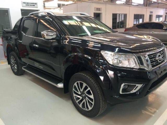 Navara Khuyen Mai cuc khung chi con 3 xe giao ngay
