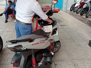 AB 2024 xám đỏ odo 500km