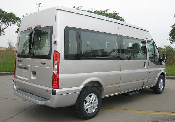 Ban Ford Transit MID,SVP,LUX 2019 Co San Gia Khuyen Mai