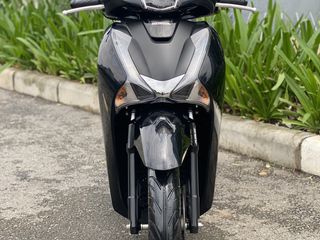 Cần bán HONDA SH 150i ABS 2019 màu đen quá mới.